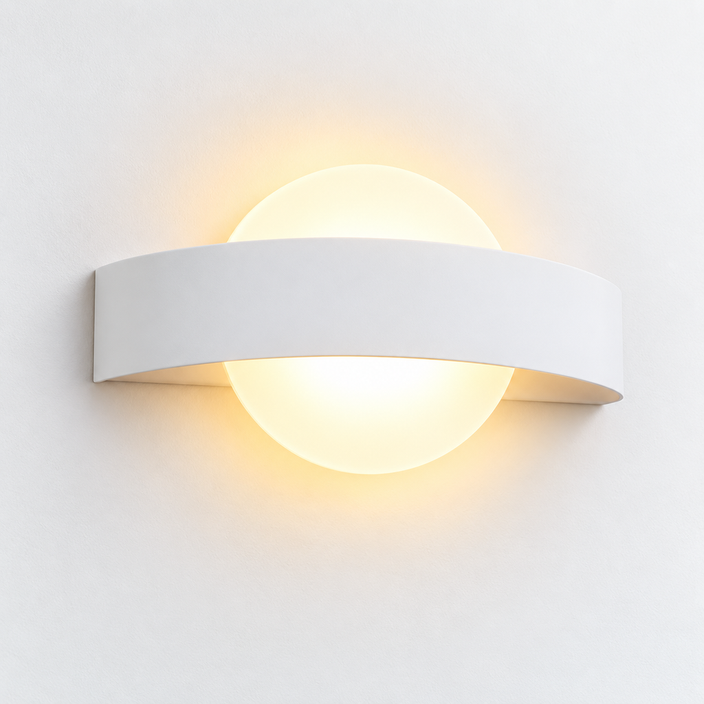Applique murale demi-lune LED allumée