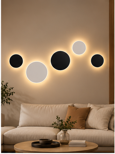Appliques murales disques rétroéclairés LED dans un salon