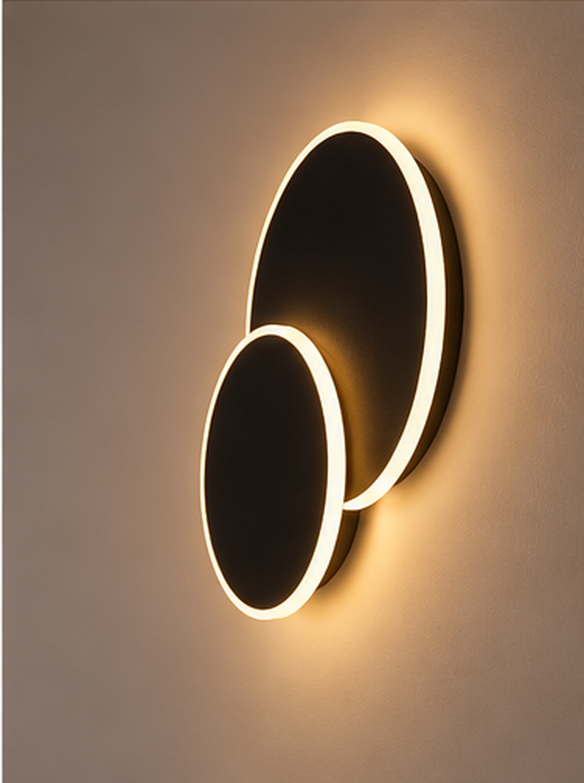 Applique murale Éclipse LED noire vue de trois quarts