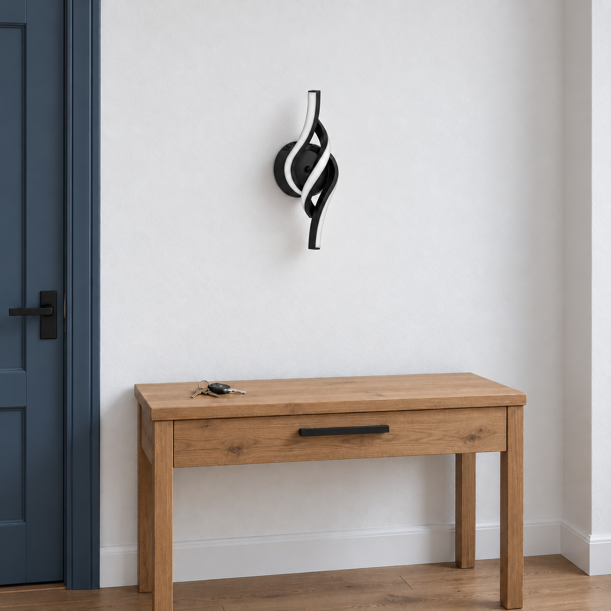 Applique murale torsade LED noire éteinte dans une entrée